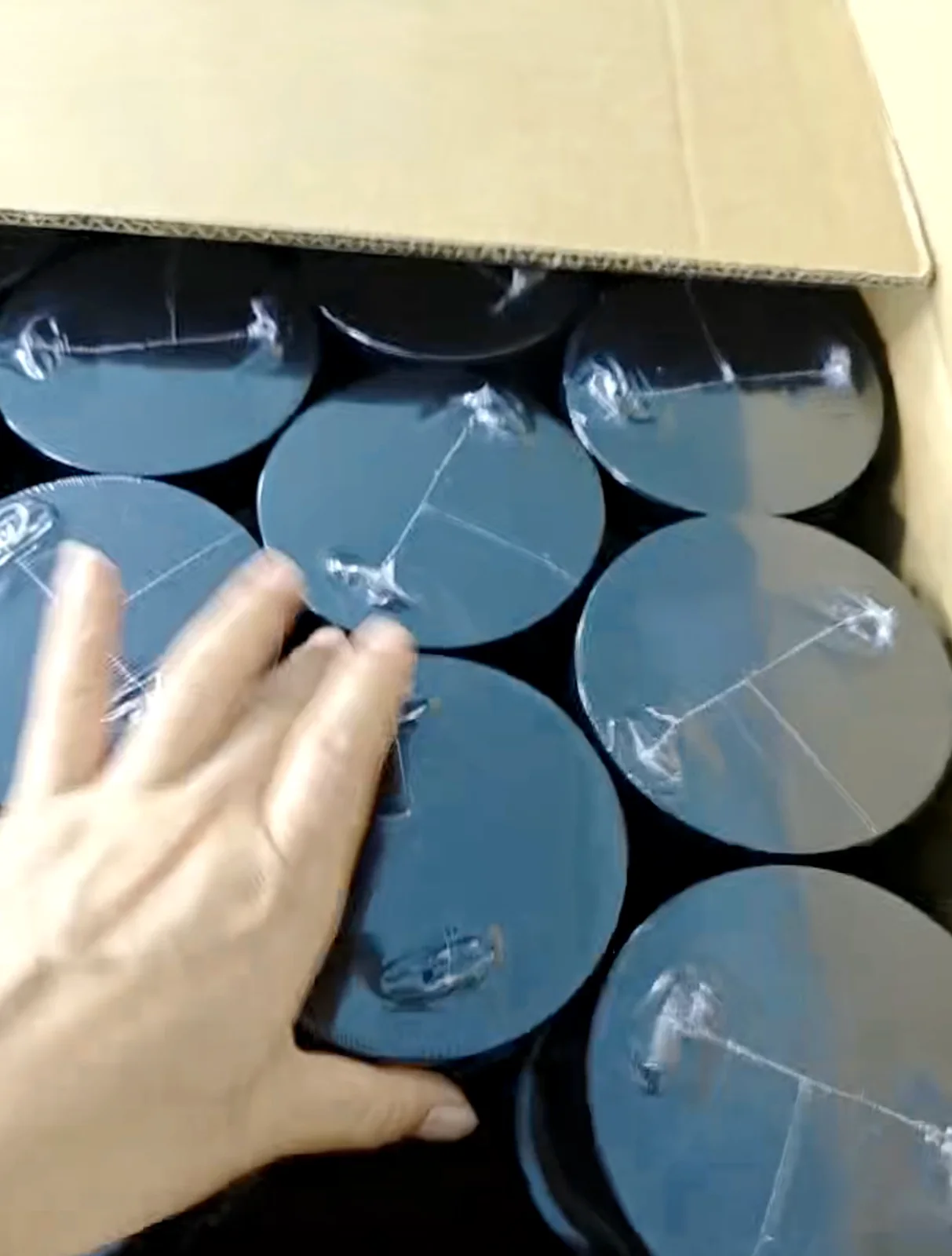 Private-label creatine jars packed in a shipping carton